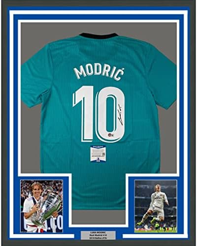 Врамено автограмиран/потпишан Лука Модриќ 33x42 Реал Мадрид Тел Фудбал Jerseyерси Бекет Бас Коа