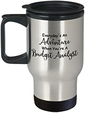 Буџет аналитичар за кафе за кафе Најдобро смешно уникатен финансиски сметководител чаша чај совршена идеја за мажи жени секој ден авантура кога