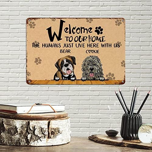 Алиојоит Прилагодено Куче Име Добредојдовте Во Нашиот Дом Луѓето Овде Со Нас Смешно Куче Метален Знак Плакета Закачалка За Врата За Миленичиња