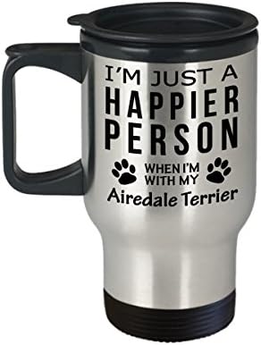Куче Љубовник Патување Кафе Кригла-Посреќна Личност Со Airedale Териер-Миленичиња Сопственик Спасување Подароци