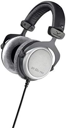 Beyerdynamic DT 880 Pro 250 ом сиви слушалки во студиото. Заграден дизајн, жичен за професионално снимање и следење со Pro X M70