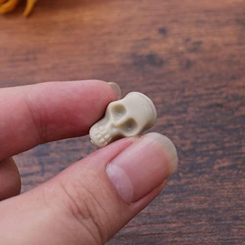Абоофан мини пластични черепи глави 50 парчиња реални скелети черепи декорација за Ноќта на вештерките шега реквизити за додатоци за