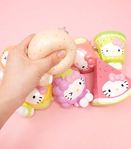 Sanrio Hello Kitty Fruit и Veggie Slow Rising Cute Cute Swishy Toy Cheychain Подароци за роденден, забави за забави, стрес топки за деца, момчиња, девојчиња - јаболко