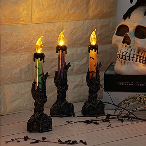 Деладоал ги предводеше свеќи за Ноќта на вештерките, портокалови затемнети држачи на свеќата за скелети, стојат за украс на черепот за Ноќта