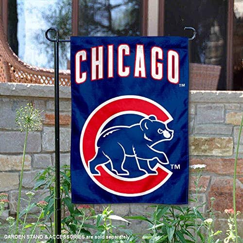 Бејзбол тим во Чикаго, шетајќи мечка со двојно градинарско знаме