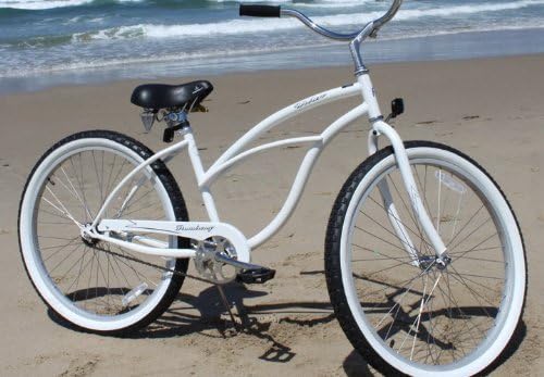 Велосипед за крстарење со урбана дама на плажа