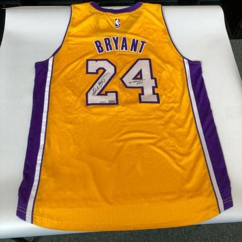 Коби Брајант „Мамба надвор“ потпиша #24 автентичен Лос Анџелес Лејкерс Jerseyерси Панини - автограмирани дресови во НБА