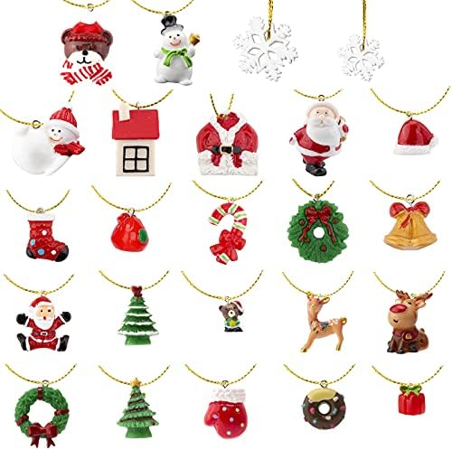 Лутер 24 парчиња мини Божиќни смола украси, сет за украси на новогодишни елки, Божиќни минијатурни украси за елка што висат декор, Дјурк за привлечност на DIY