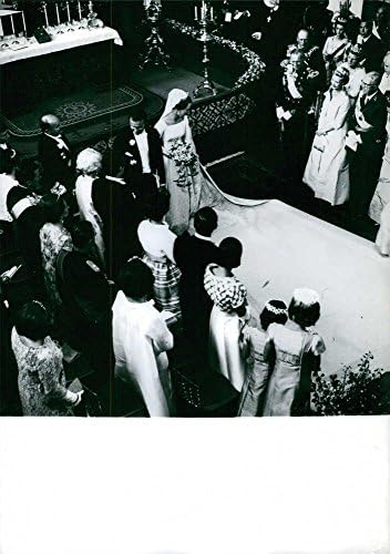 Гроздобер фотографија на Хенрик, принцот Конзор на Данска и Маргарет Втори од Данска на нивната свадбена церемонија.