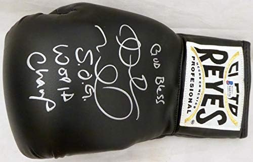 Андре Вард автограмираше на ракавицата за боксерски црни Рејес „Бог Благослов, С.О.Г.