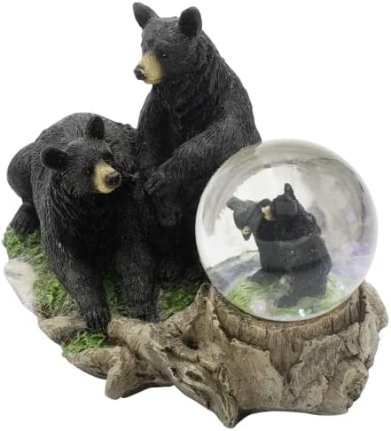 2 црни мечки кои се восхитуваат таму омилен снежен глобус