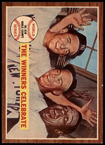 1962 Топпс # 237 1961 Светска серија - Резиме - Победниците го слават Newујорк/Синсинати Јанкис/Редс екс/МТ+ Јанки/Црвените