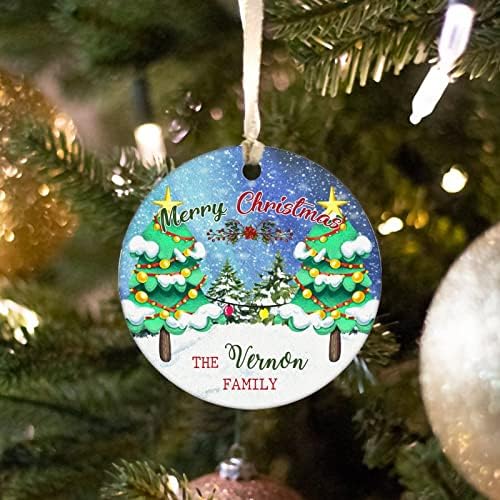Среќен Божиќно сопствено име на семејството, украс, керамички керамички Божиќни украси од дрво 3 инчи, украс за лабаво, Божиќно зачувување