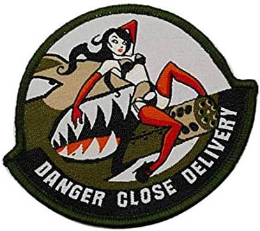2 парчиња опасност од блиска испорака pinup A-10 пилот воена кука тактика за јамка морал извезена лепенка