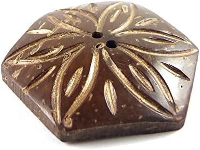 Декоративни и уникатни рачно изработени природни копчиња за кокос - природно/злато - 45мм - шестоаголен дизајн на цвет - 1pc/pk. 1750