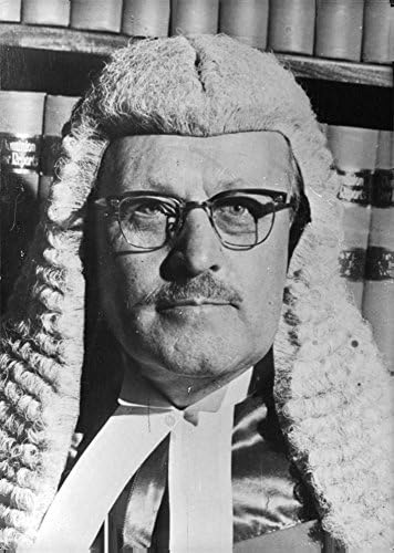 Гроздобер фотографија на портрет на правдата Хектор Н. Мекдоналд.
