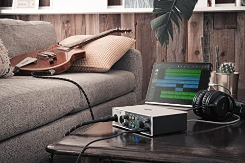 UA Volt 2 USB аудио аудио интерфејс за снимање, подкастинг и стриминг со основен аудио софтвер, вклучувајќи 400 УСД во UAD приклучоци