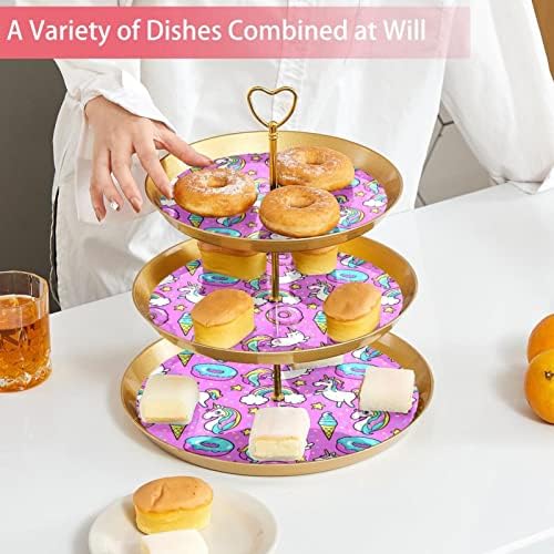 3-парчиња торта стои поставени, розови-синокини пластични држачи за кекс, бонбони овошни десерт, стојат за свадбена роденденска забава чај