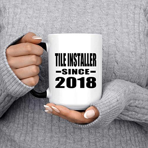 DesignSify Installer за плочки Од 2018 година, 15oz боја Промена на кригла со кригла Heil чувствителна магична чај-чаша рачка, подароци