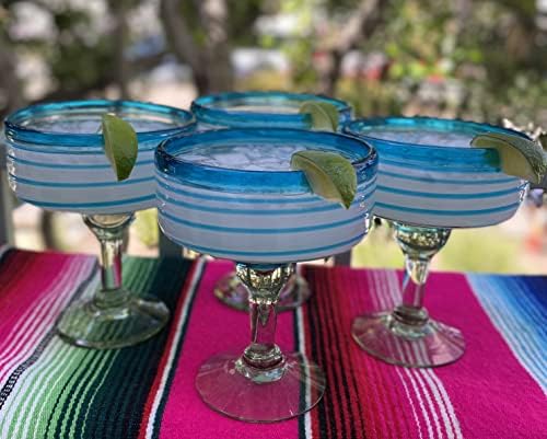 Мексиканско Рачно Разнесено Стакло-Комплет од 4 Рачно Разнесени Чаши Маргарита Со Дизајн На Аква Спирала