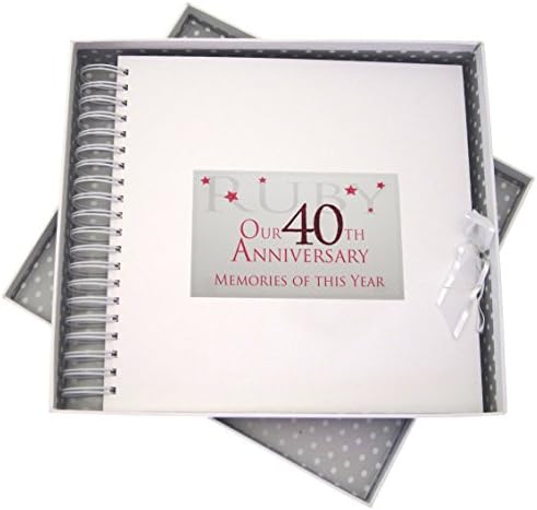 Бели памучни картички 40 -ти сеќавања на годишнината од рубин од оваа година, книга за картички и меморија, сјај и зборови, дрво, 27x30x4 см
