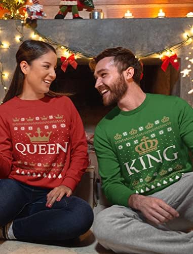 Кинг и кралица што одговараат на неговите и нејзините круни грди Божиќни парови поставуваат џемпер