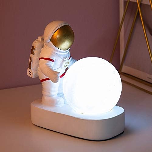 WSSBK астронаут вселенски светски месечина ноќ светлосна спална соба кревет десктоп креативна декорација табела за ламба светло за деца бебе деца