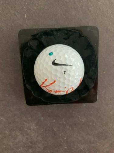 Ким Саики потпиша и користеше топка за голф Најк - автограмирани топки за голф
